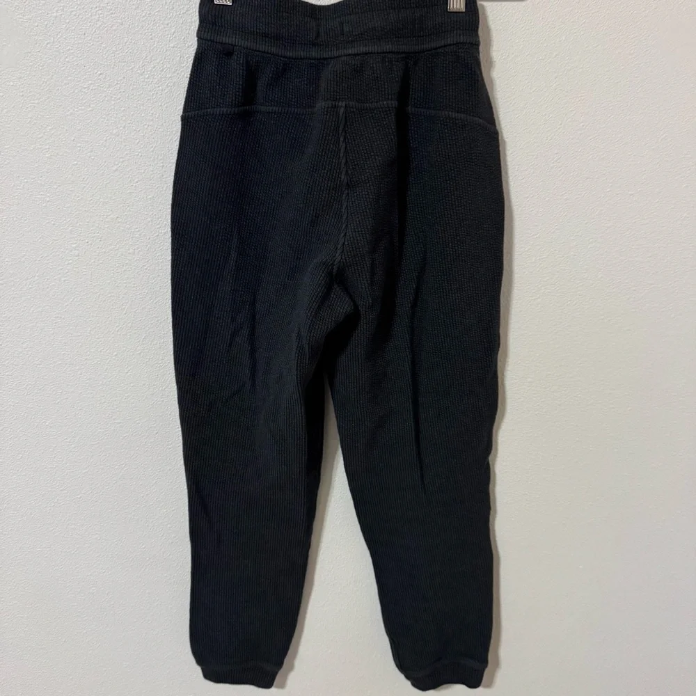 Lululemon Ribbed High-Rise Jogger 25